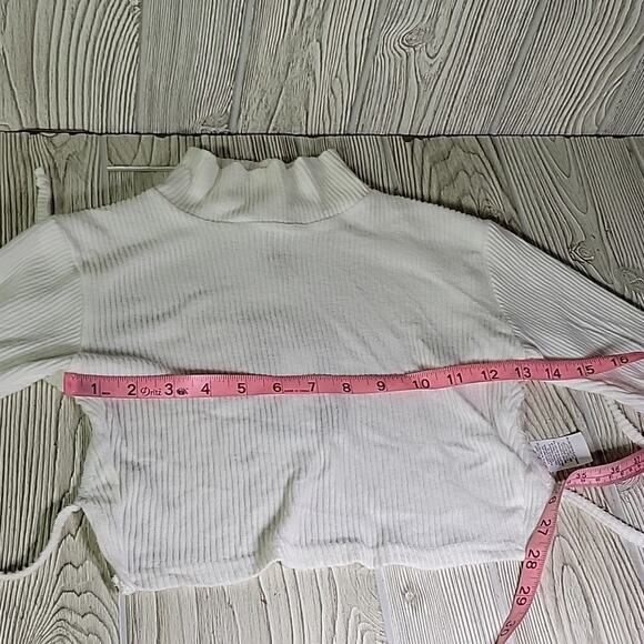 Pretty Little Thing White Long Sleeve Ribbed Crop Sweater Top With Open Back NEW - Picture 6 of 11